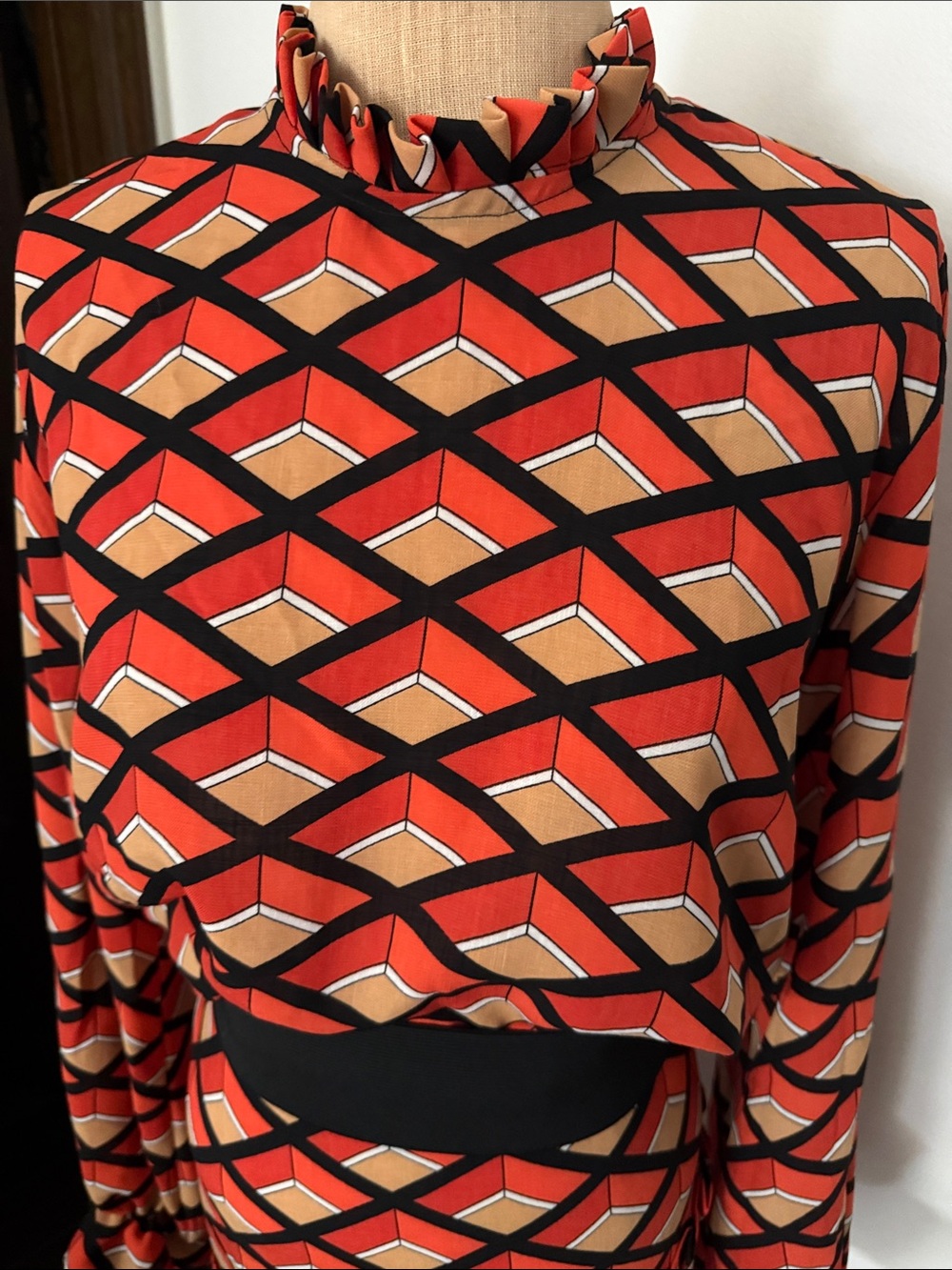 Geometric vintage set top with skirt - Picture 2 of 4